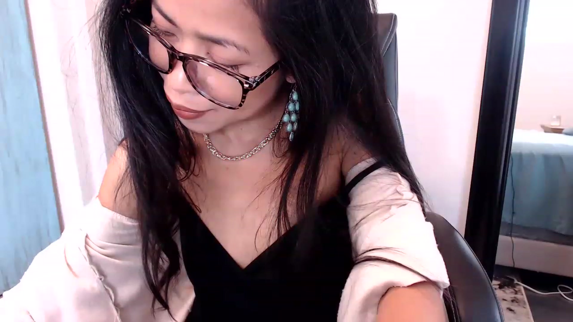 Gallery image thumbnail from Lil__bit's myfreecams stream on, 03/21/2023, 18:56 image 13 of 20