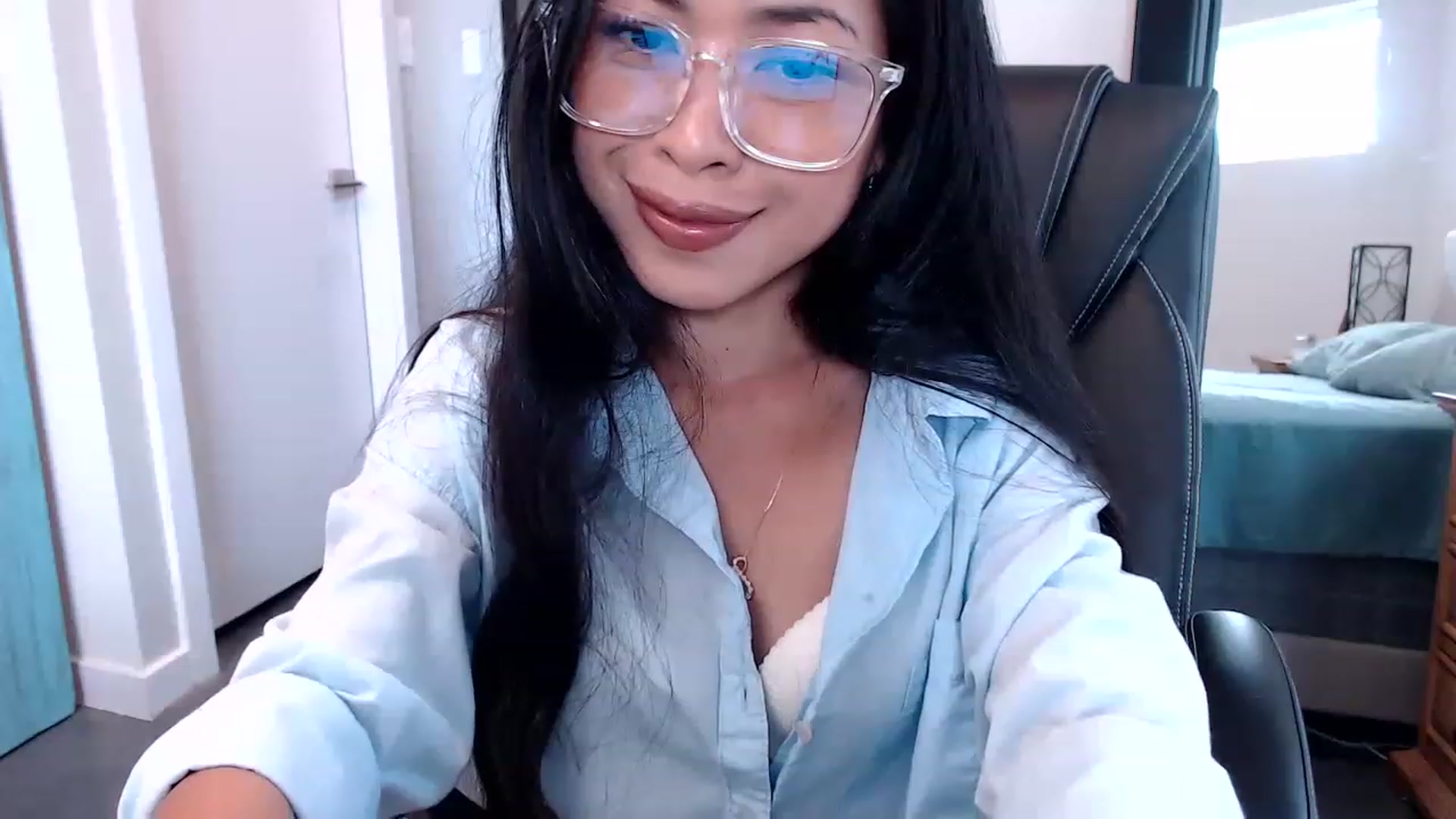 Gallery image thumbnail from Lil__bit's myfreecams stream on, 03/23/2023, 17:03 image 6 of 20