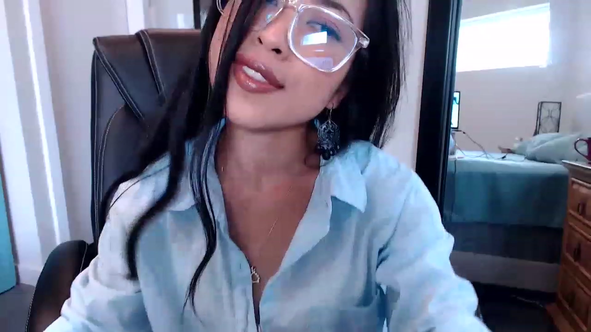 Gallery image thumbnail from Lil__bit's myfreecams stream on, 03/23/2023, 18:08 image 14 of 20