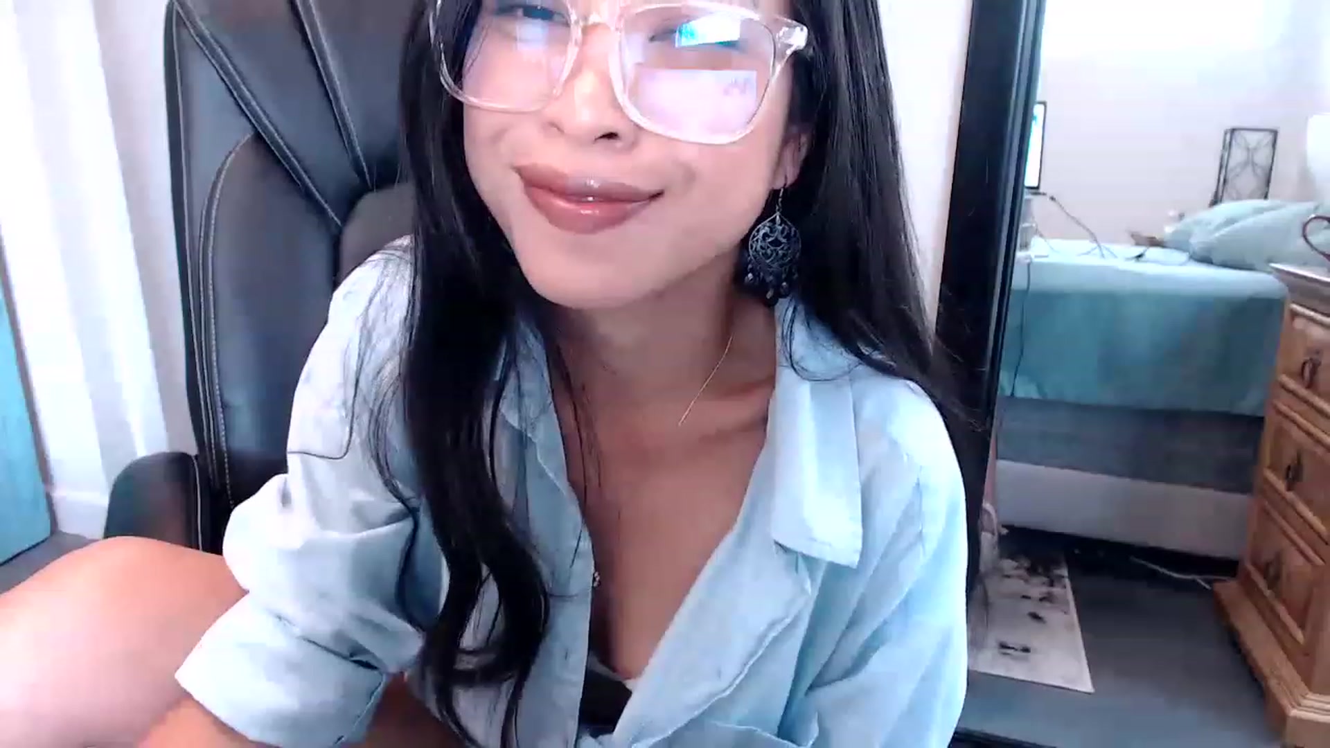 Gallery image thumbnail from Lil__bit's myfreecams stream on, 03/23/2023, 18:08 image 17 of 20