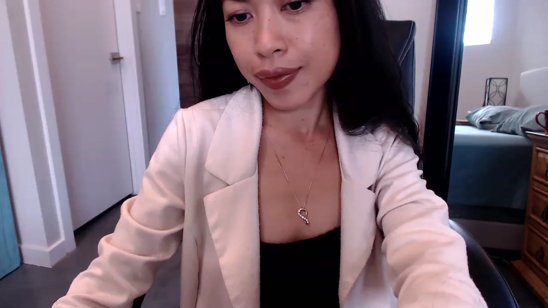 Gallery image thumbnail from Lil__bit's myfreecams stream on, 03/24/2023, 16:10 image 3 of 20