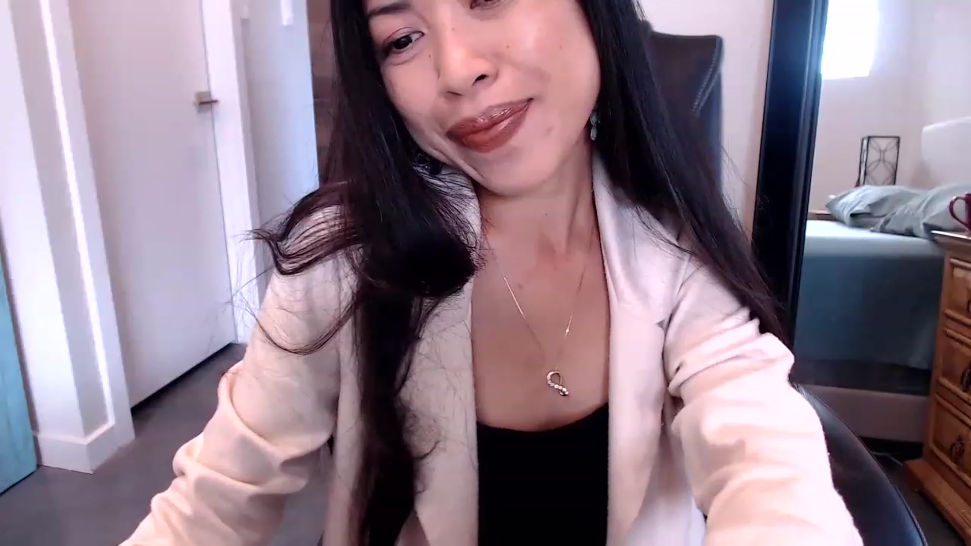 Gallery image thumbnail from Lil__bit's myfreecams stream on, 03/24/2023, 16:10 image 2 of 20