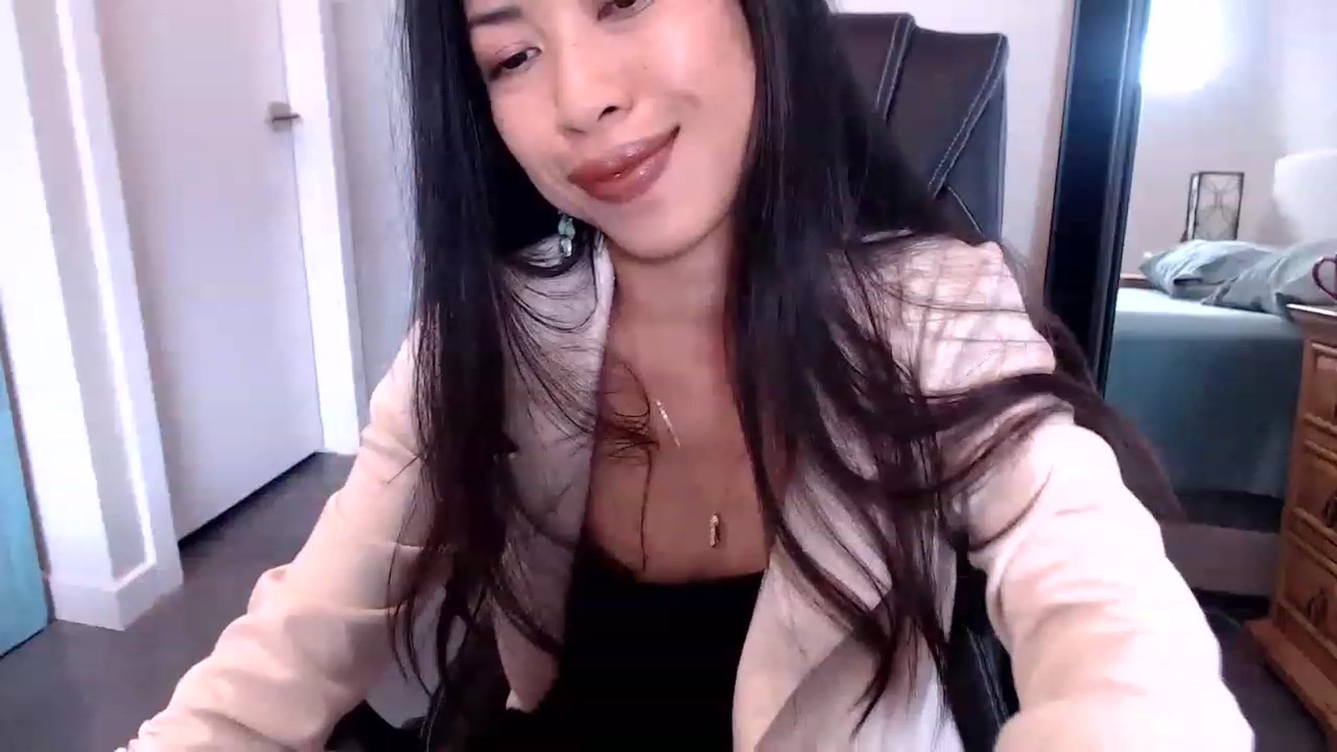 Gallery image thumbnail from Lil__bit's myfreecams stream on, 03/24/2023, 16:10 image 6 of 20