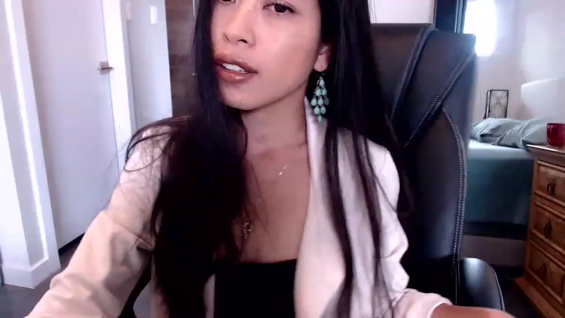Gallery image thumbnail from Lil__bit's myfreecams stream on, 03/24/2023, 16:10 image 17 of 20