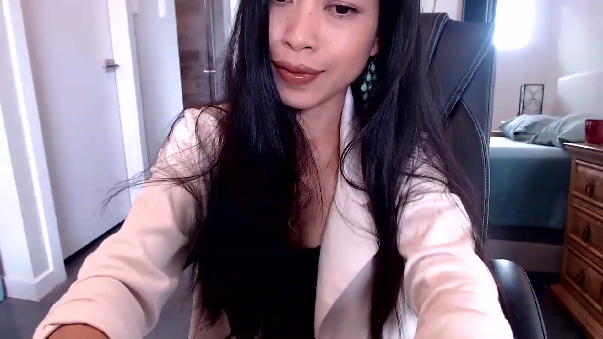 Gallery image thumbnail from Lil__bit's myfreecams stream on, 03/24/2023, 16:10 image 15 of 20