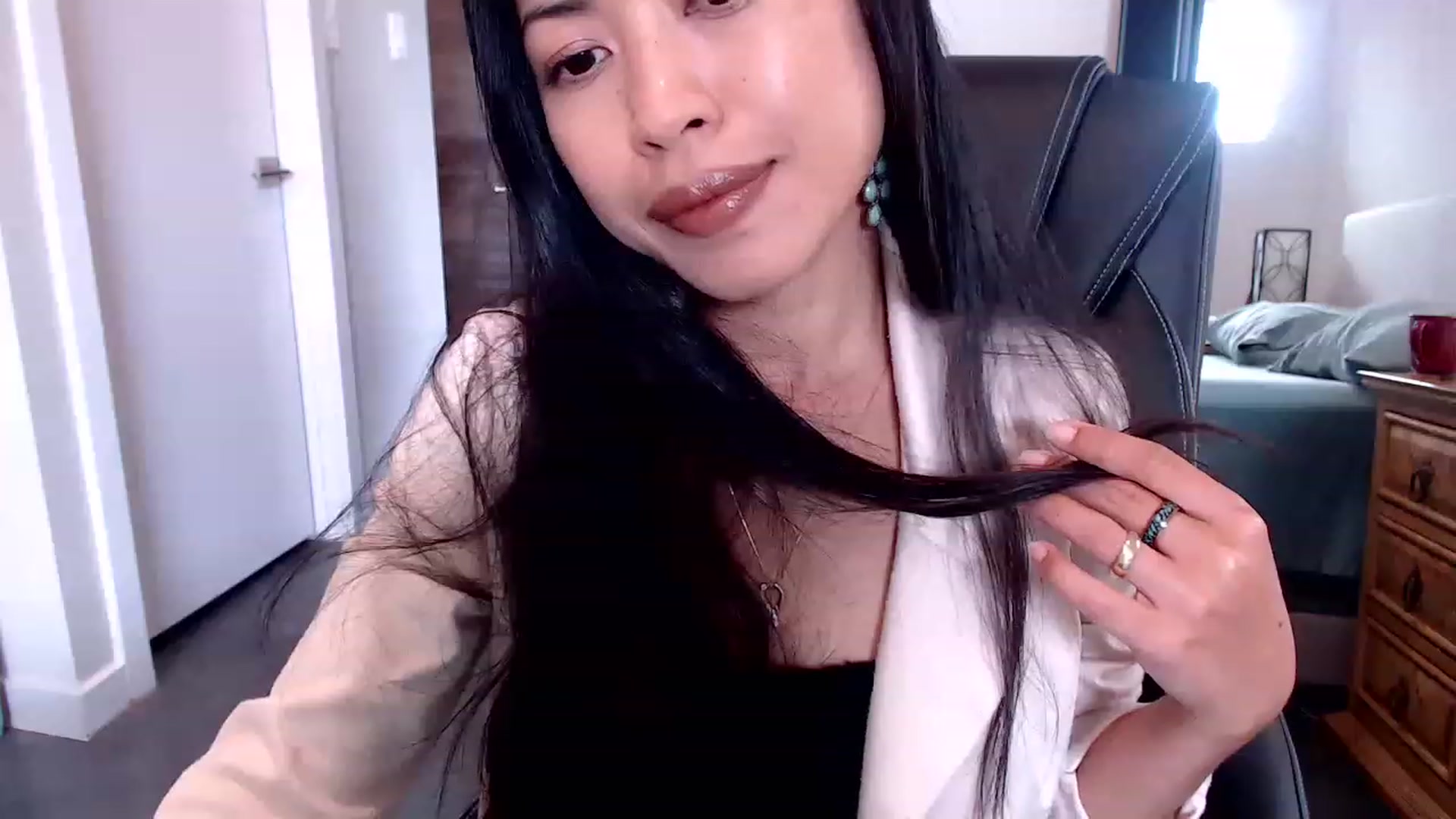 Gallery image thumbnail from Lil__bit's myfreecams stream on, 03/24/2023, 16:10 image 13 of 20