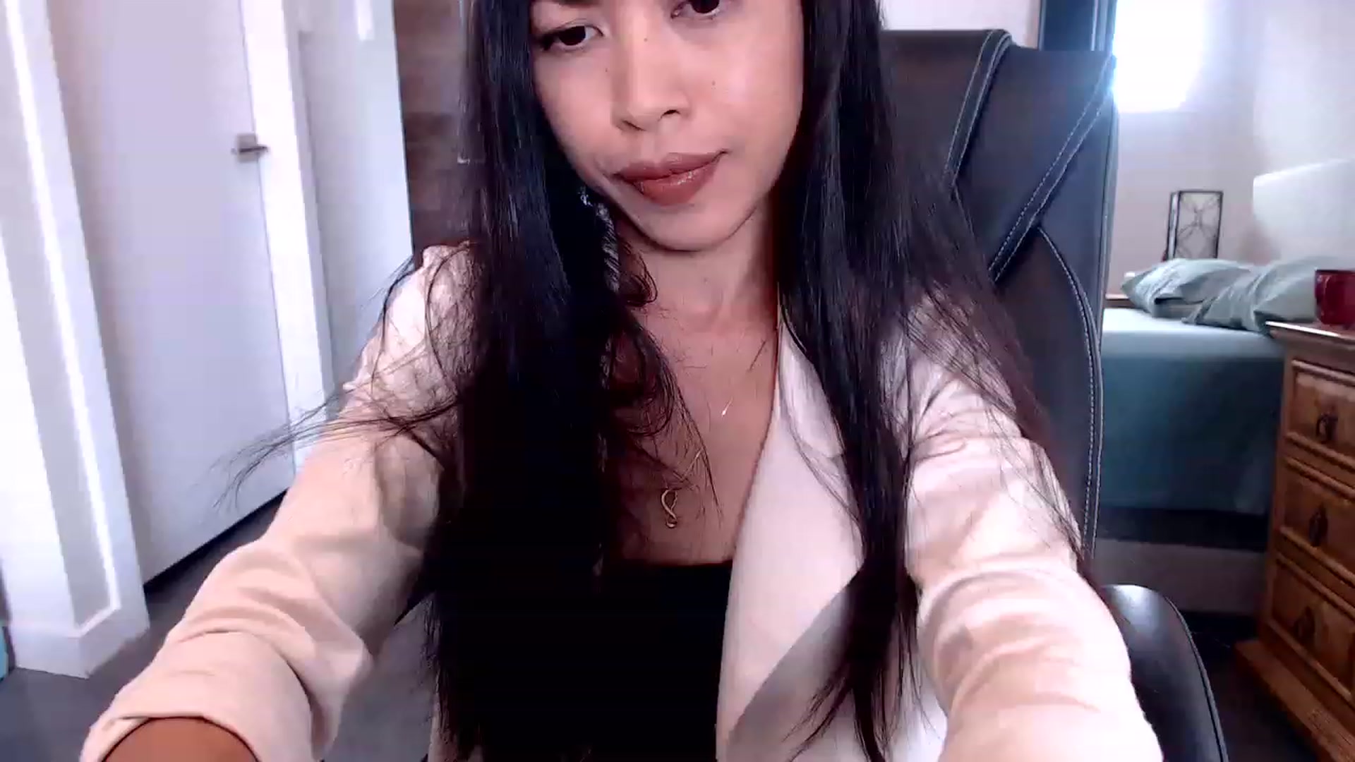 Gallery image thumbnail from Lil__bit's myfreecams stream on, 03/24/2023, 16:10 image 14 of 20