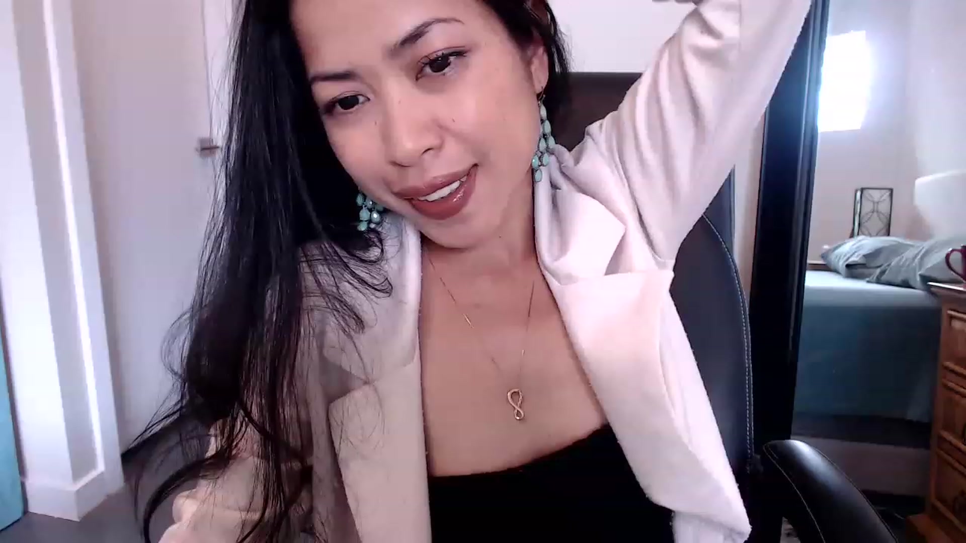 Gallery image thumbnail from Lil__bit's myfreecams stream on, 03/24/2023, 16:10 image 5 of 20