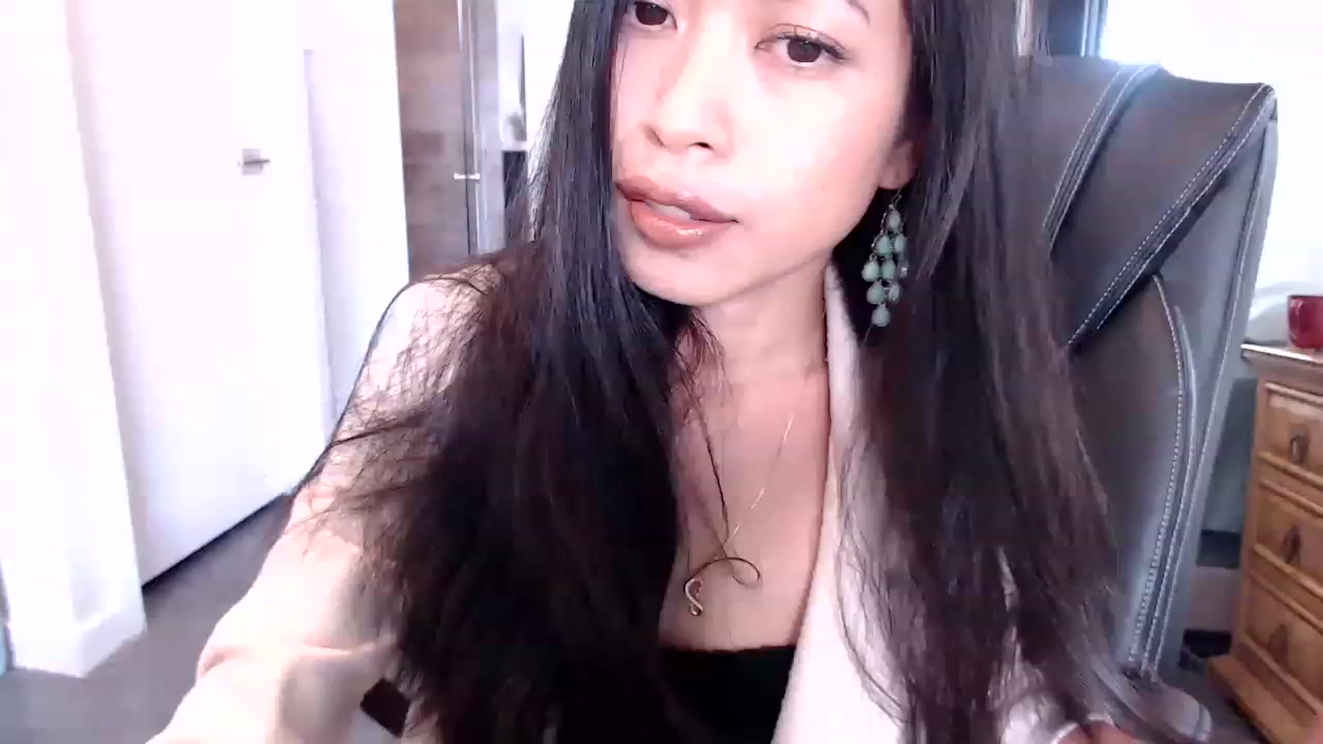 Gallery image thumbnail from Lil__bit's myfreecams stream on, 03/24/2023, 16:10 image 12 of 20