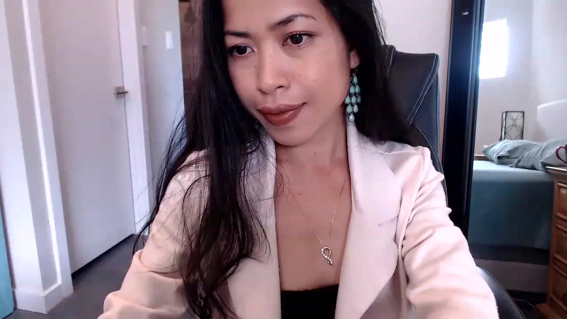Gallery image thumbnail from Lil__bit's myfreecams stream on, 03/24/2023, 16:10 image 4 of 20
