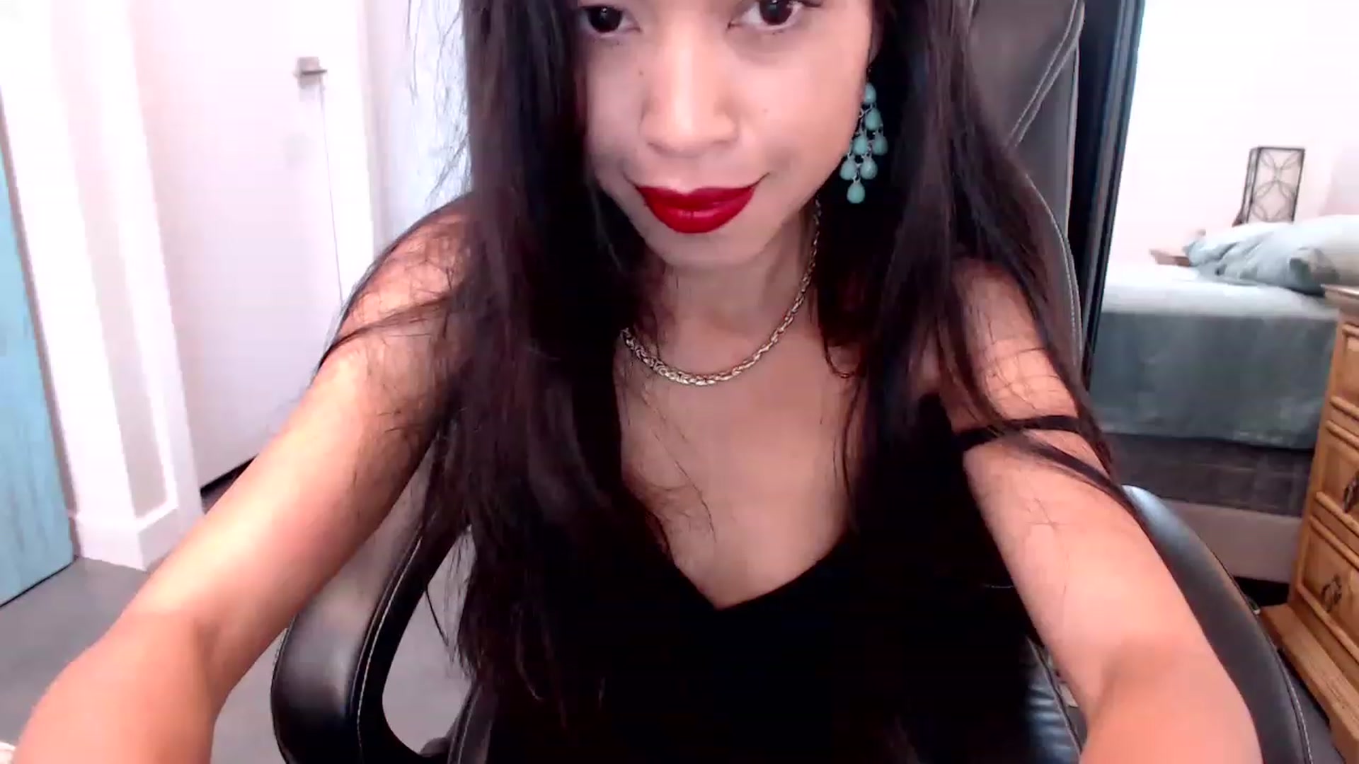 Gallery image thumbnail from Lil__bit's myfreecams stream on, 03/30/2023, 19:15 image 8 of 20