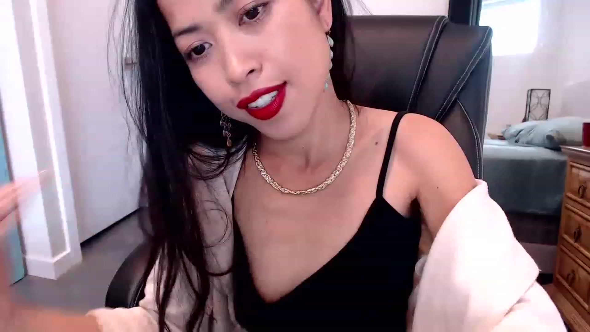 Gallery image thumbnail from Lil__bit's myfreecams stream on, 03/30/2023, 19:15 image 5 of 20