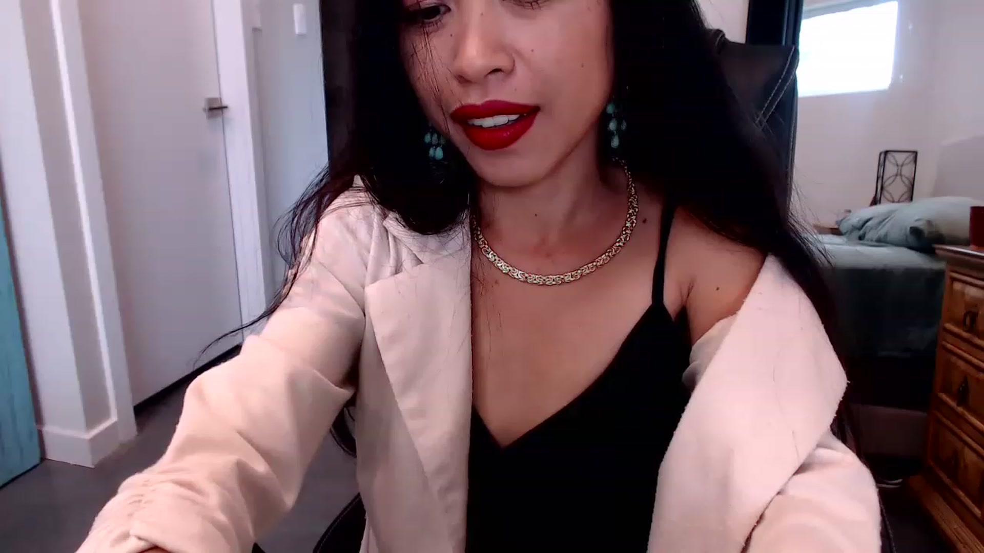 Gallery image thumbnail from Lil__bit's myfreecams stream on, 03/30/2023, 19:15 image 2 of 20