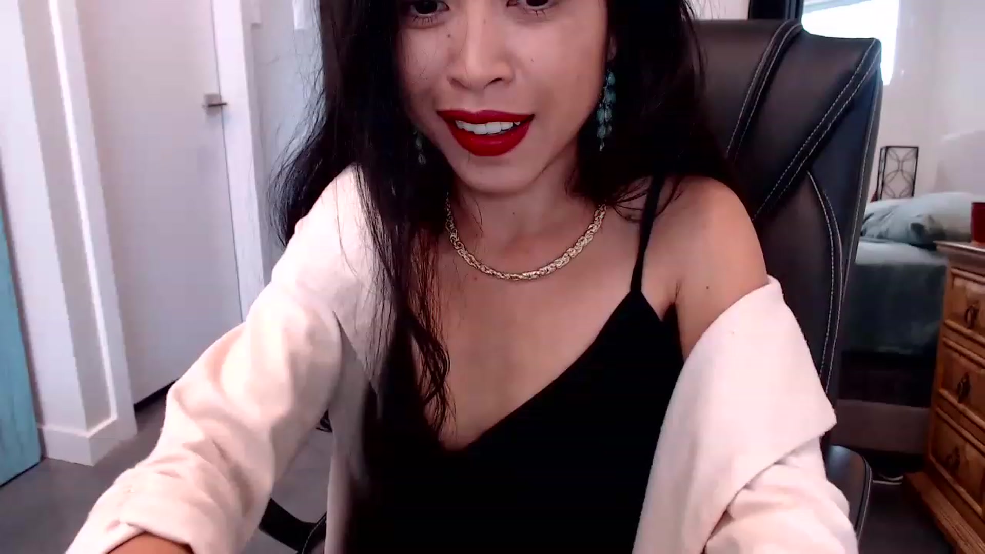 Gallery image thumbnail from Lil__bit's myfreecams stream on, 03/30/2023, 19:15 image 3 of 20