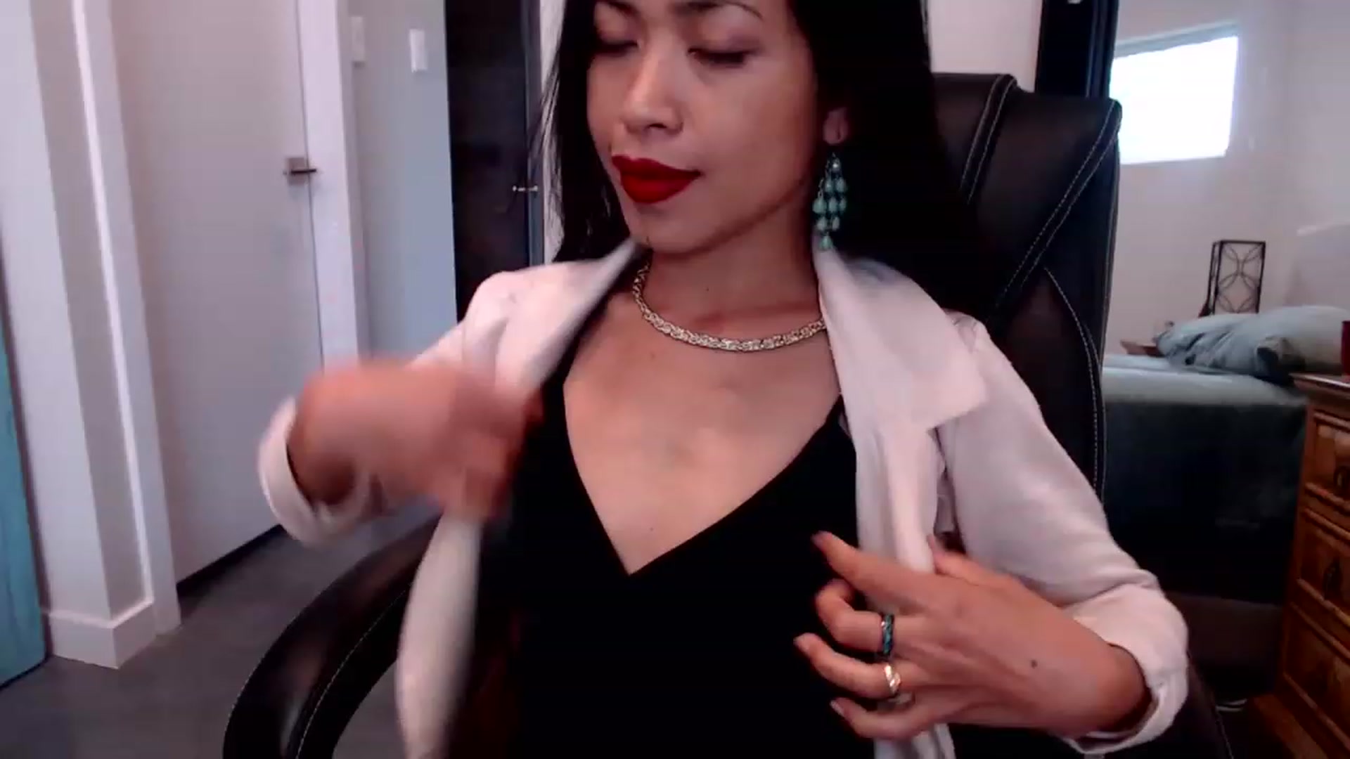 Gallery image thumbnail from Lil__bit's myfreecams stream on, 03/30/2023, 19:15 image 1 of 20