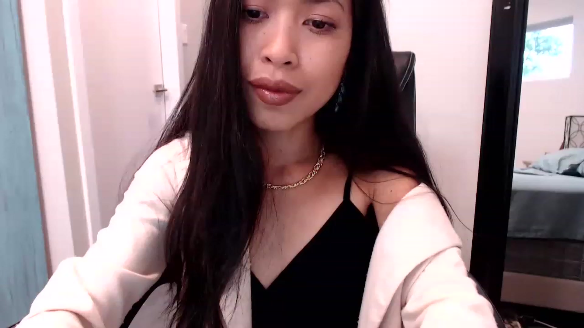 Gallery image thumbnail from Lil__bit's myfreecams stream on, 04/06/2023, 17:09 image 19 of 20