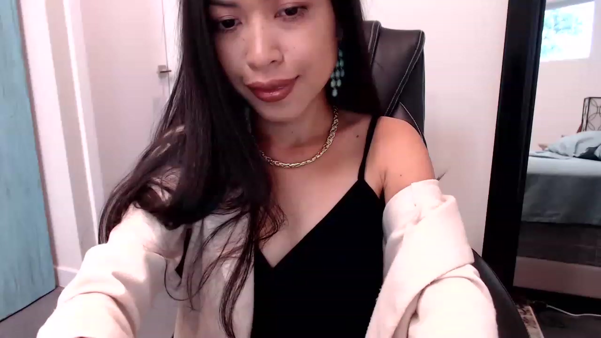 Gallery image thumbnail from Lil__bit's myfreecams stream on, 04/06/2023, 17:09 image 7 of 20