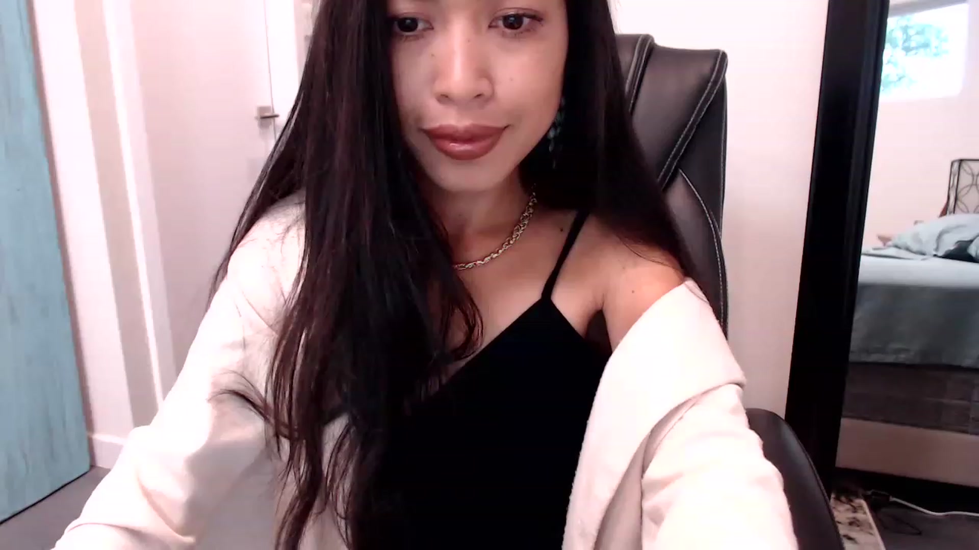 Gallery image thumbnail from Lil__bit's myfreecams stream on, 04/06/2023, 17:09 image 18 of 20