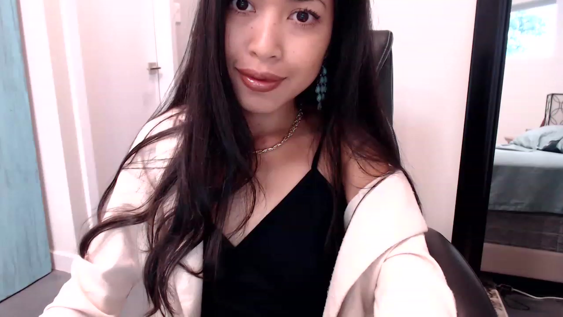Gallery image thumbnail from Lil__bit's myfreecams stream on, 04/06/2023, 17:09 image 9 of 20