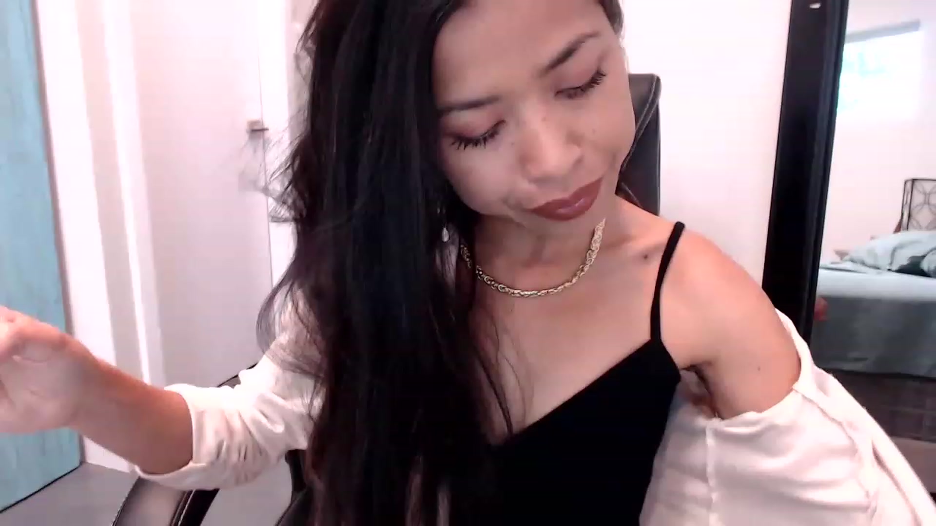 Gallery image thumbnail from Lil__bit's myfreecams stream on, 04/06/2023, 17:09 image 1 of 20