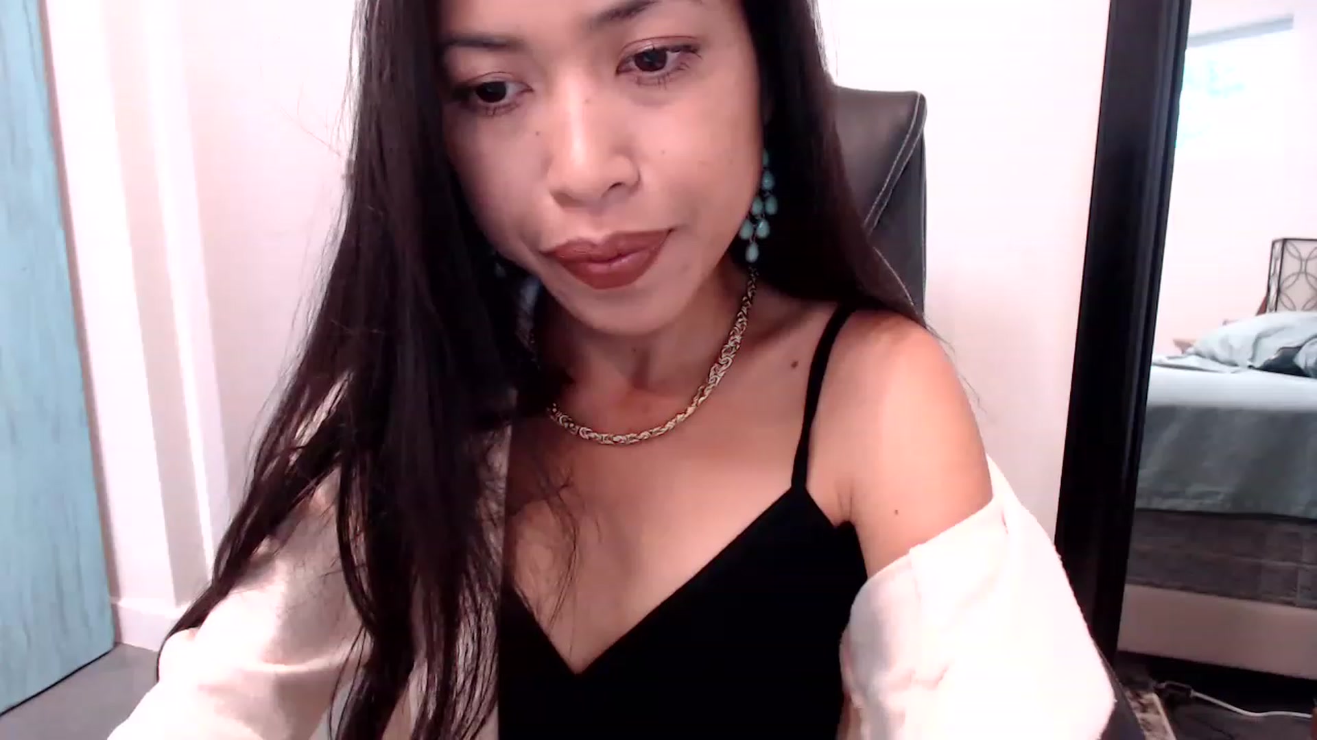 Gallery image thumbnail from Lil__bit's myfreecams stream on, 04/06/2023, 17:09 image 4 of 20