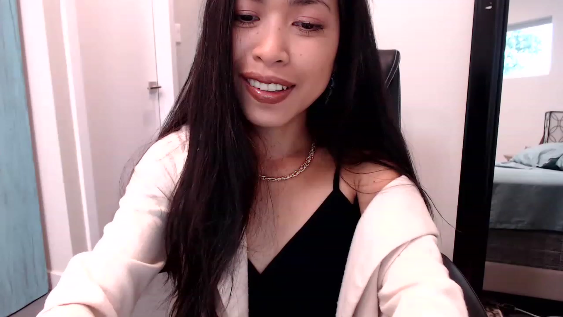 Gallery image thumbnail from Lil__bit's myfreecams stream on, 04/06/2023, 17:09 image 20 of 20