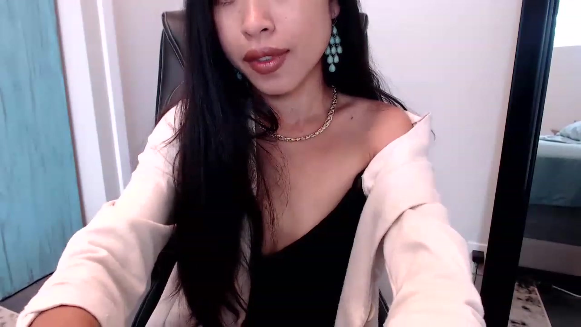 Gallery image thumbnail from Lil__bit's myfreecams stream on, 04/06/2023, 18:11 image 13 of 20