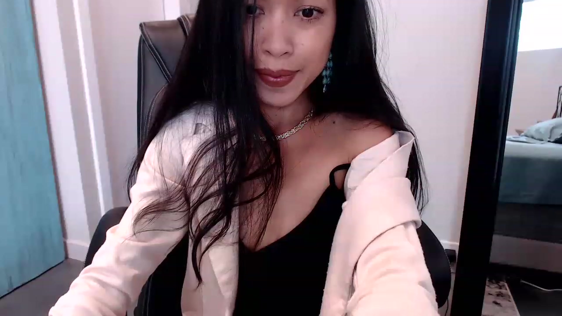Gallery image thumbnail from Lil__bit's myfreecams stream on, 04/06/2023, 18:11 image 20 of 20