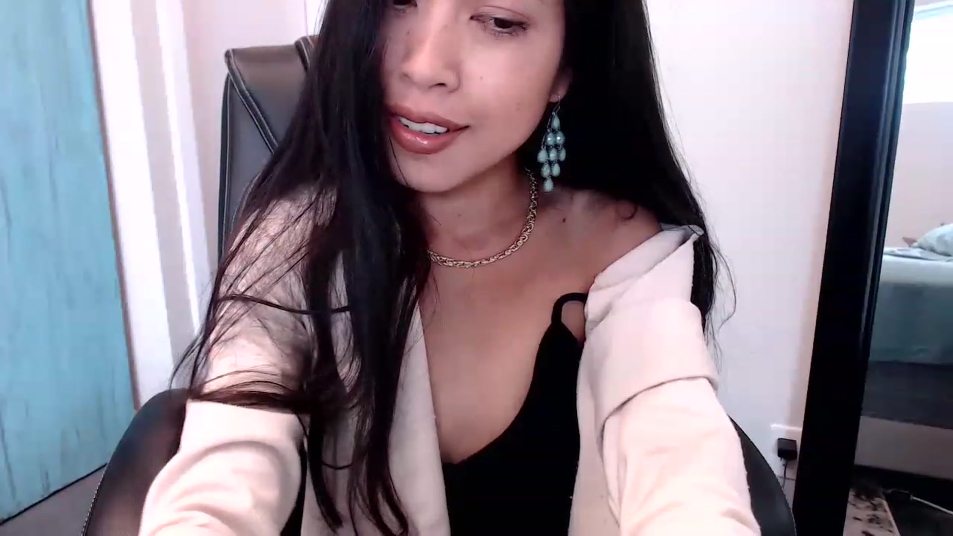 Gallery image thumbnail from Lil__bit's myfreecams stream on, 04/06/2023, 18:11 image 16 of 20