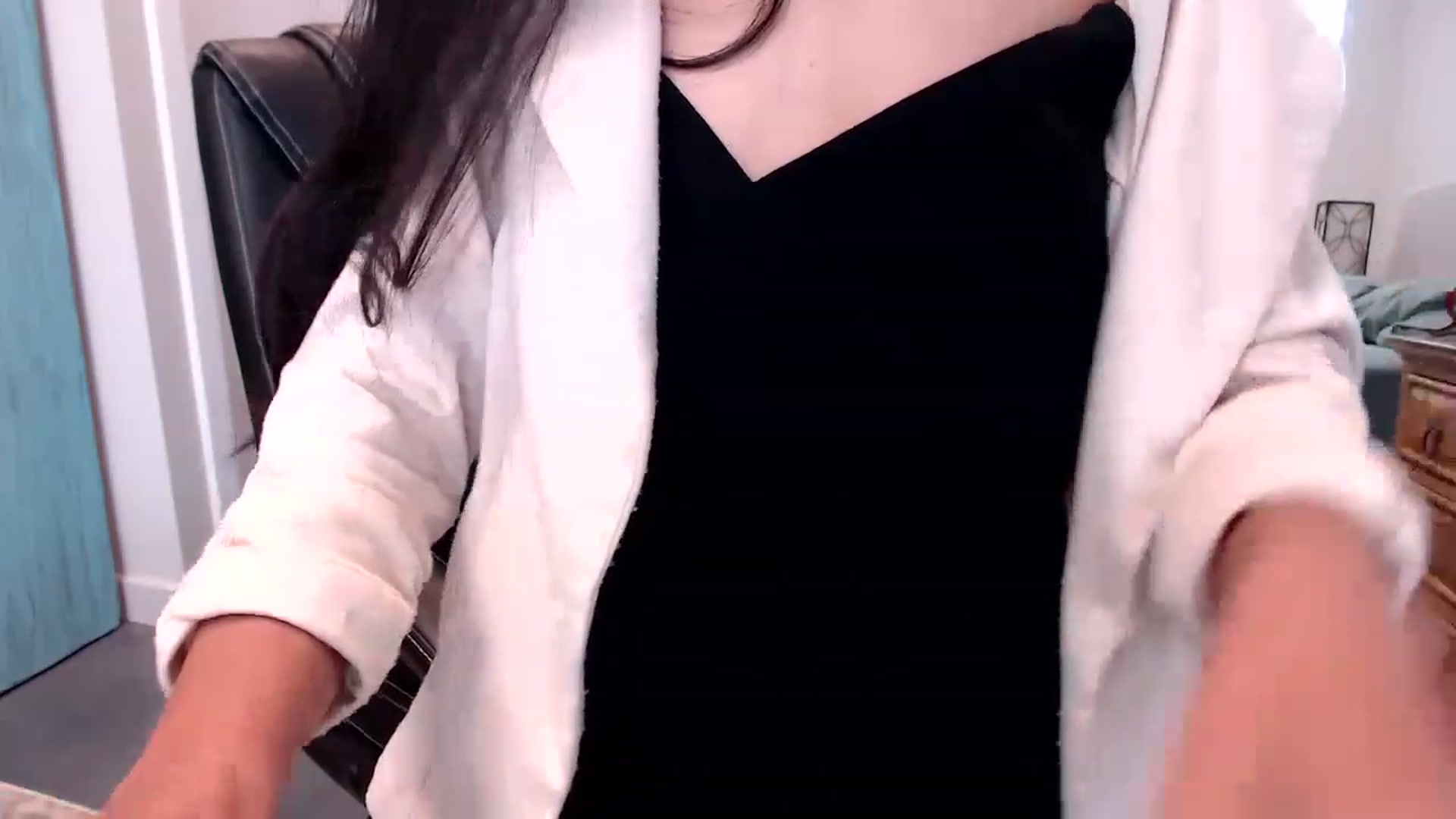Gallery image thumbnail from Lil__bit's myfreecams stream on, 04/06/2023, 18:11 image 8 of 20