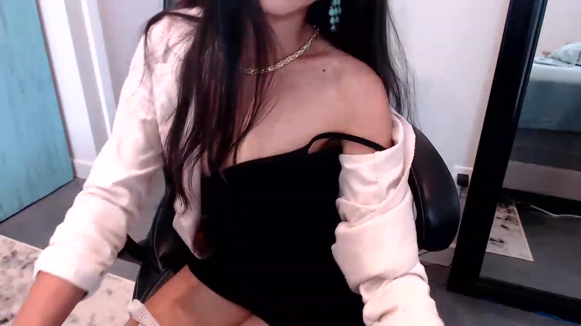 Gallery image thumbnail from Lil__bit's myfreecams stream on, 04/06/2023, 18:11 image 18 of 20