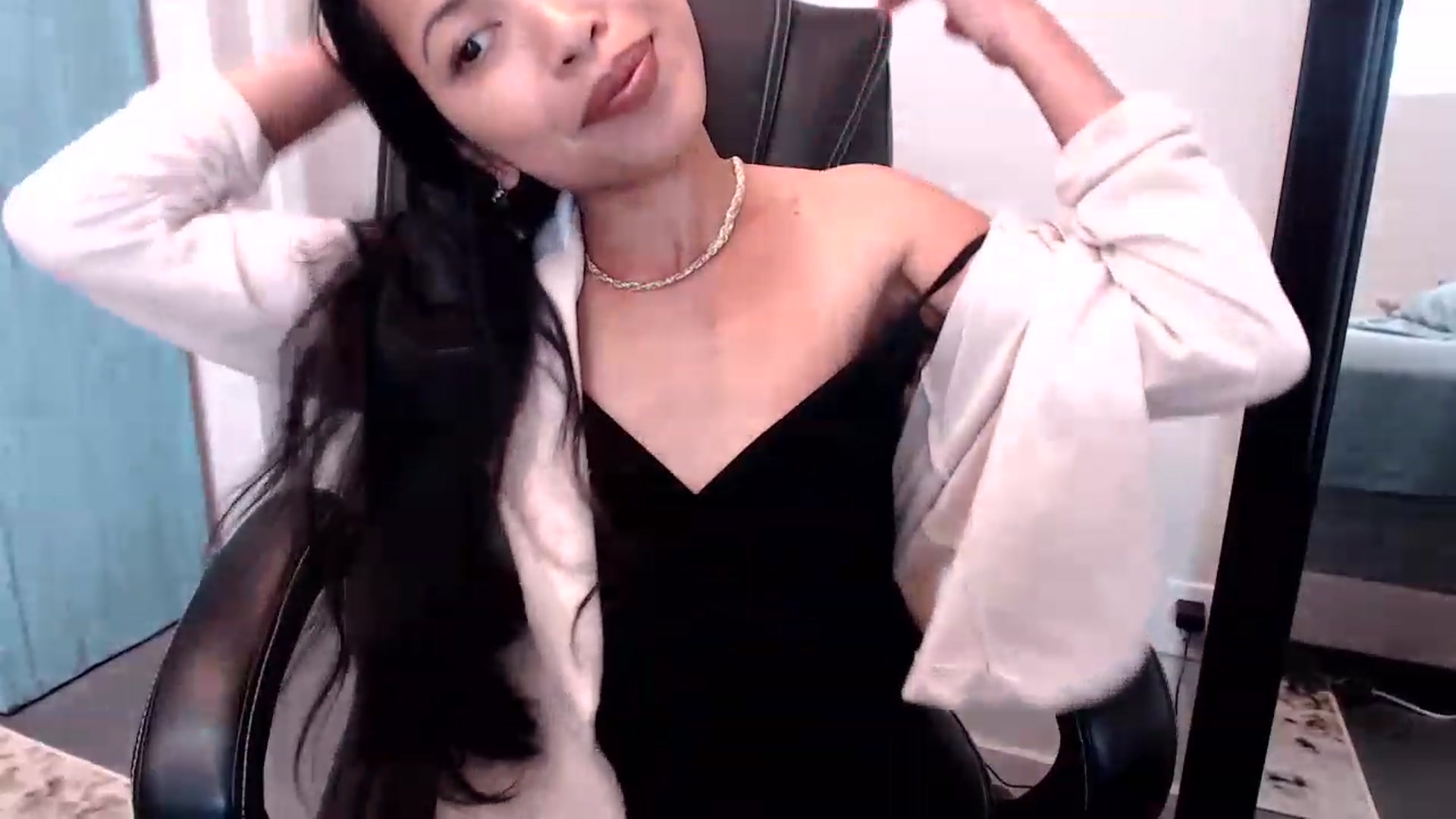 Gallery image thumbnail from Lil__bit's myfreecams stream on, 04/06/2023, 18:11 image 9 of 20