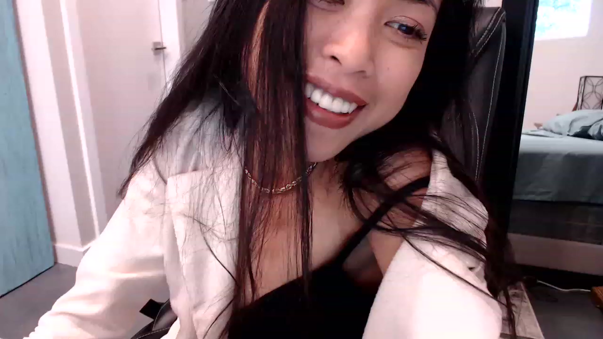 Gallery image thumbnail from Lil__bit's myfreecams stream on, 04/06/2023, 18:11 image 1 of 20