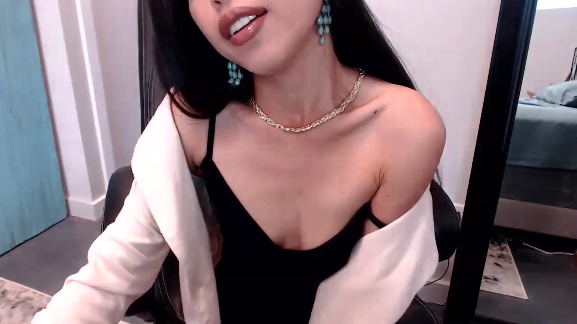 Gallery image thumbnail from Lil__bit's myfreecams stream on, 04/06/2023, 18:11 image 5 of 20