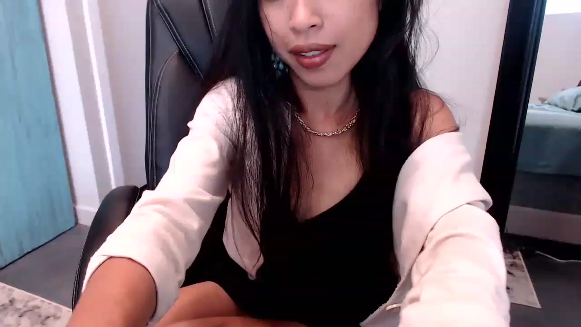 Gallery image thumbnail from Lil__bit's myfreecams stream on, 04/06/2023, 20:05 image 4 of 20