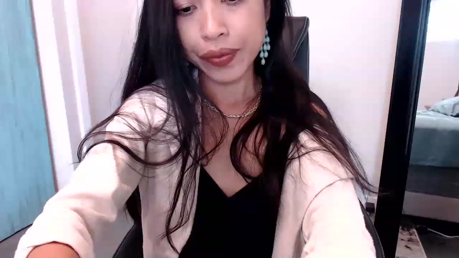 Gallery image thumbnail from Lil__bit's myfreecams stream on, 04/06/2023, 20:05 image 3 of 20