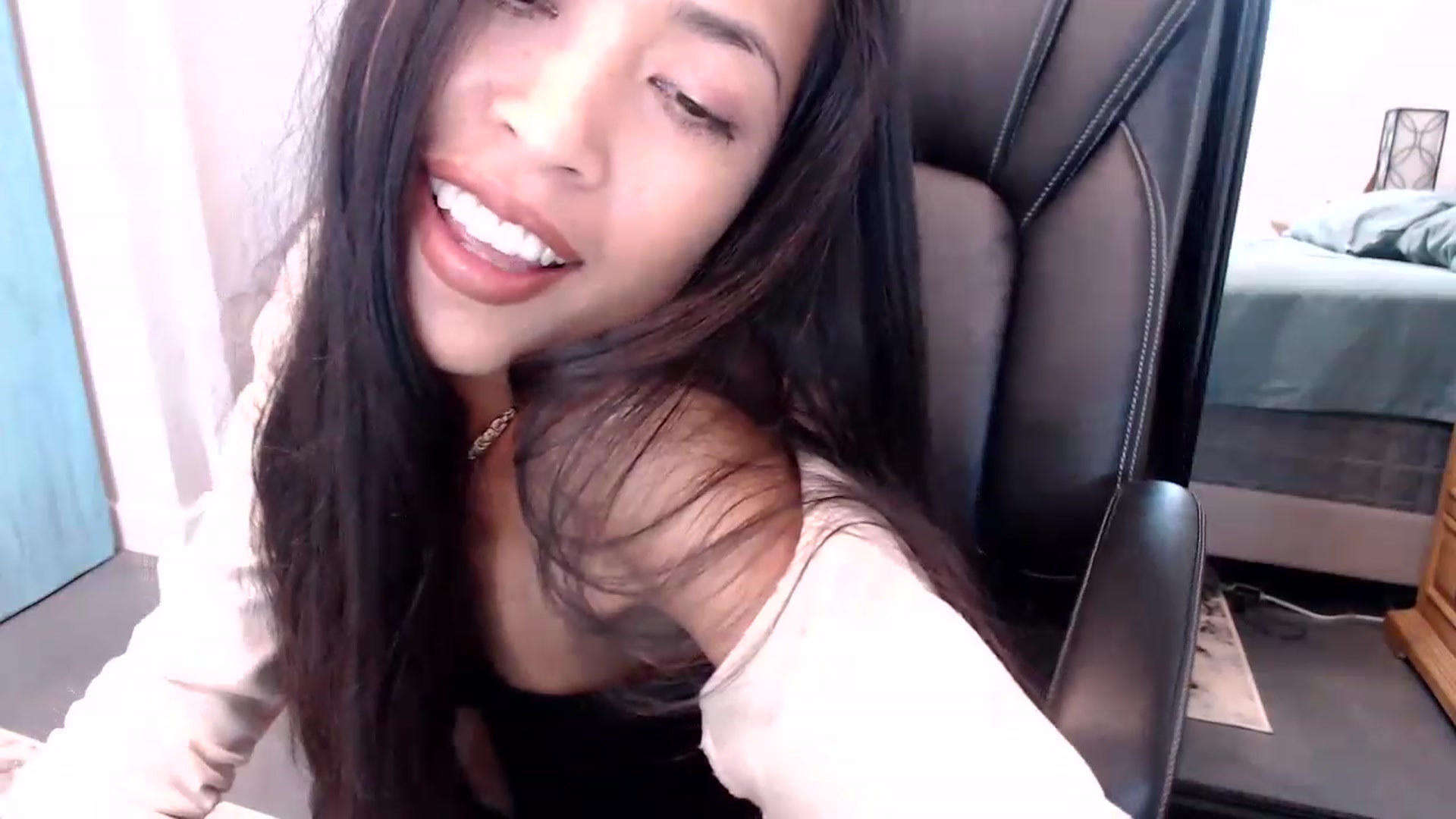 Gallery image thumbnail from Lil__bit's myfreecams stream on, 04/06/2023, 20:05 image 9 of 20