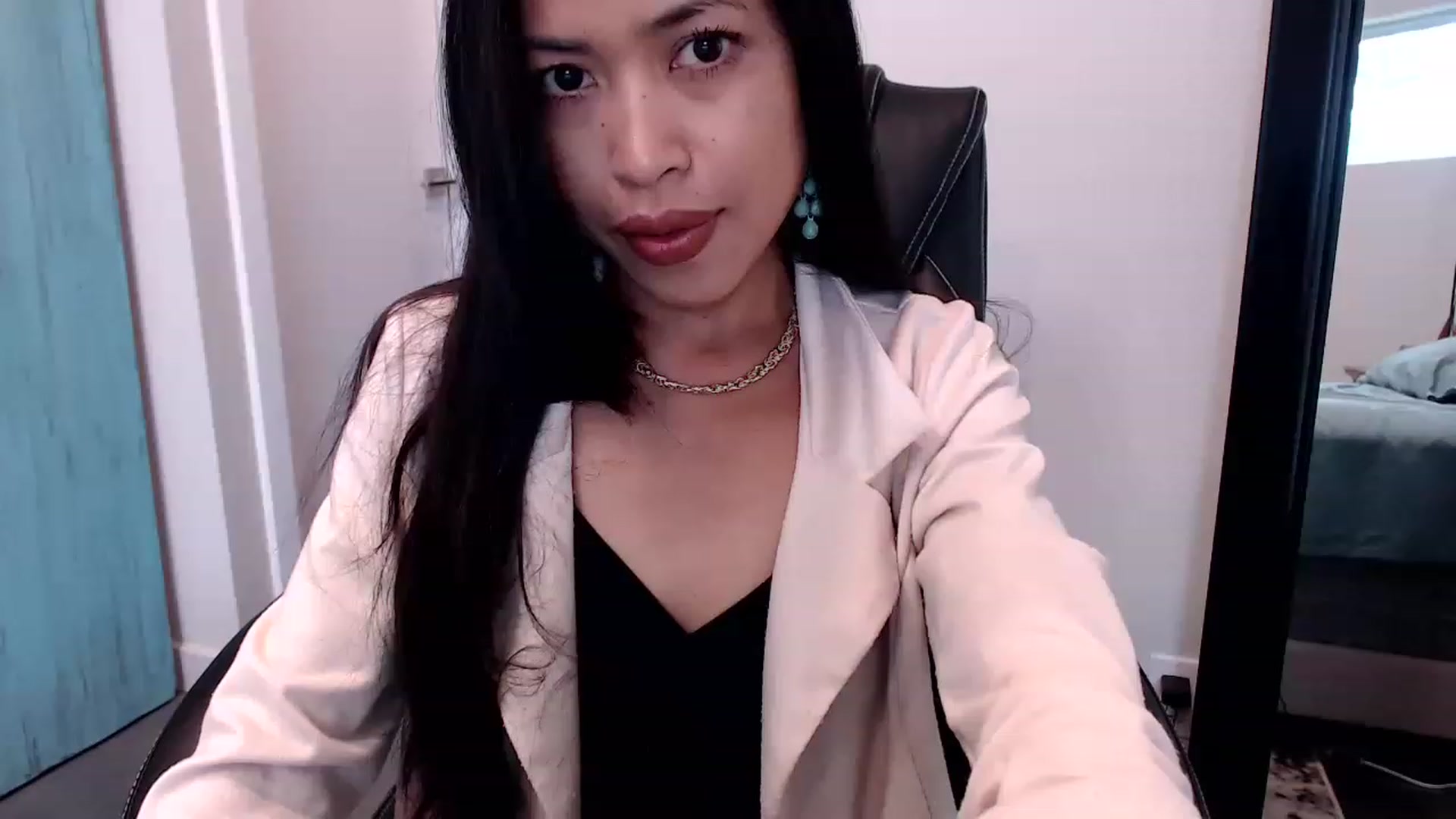 Gallery image thumbnail from Lil__bit's myfreecams stream on, 04/06/2023, 20:05 image 2 of 20