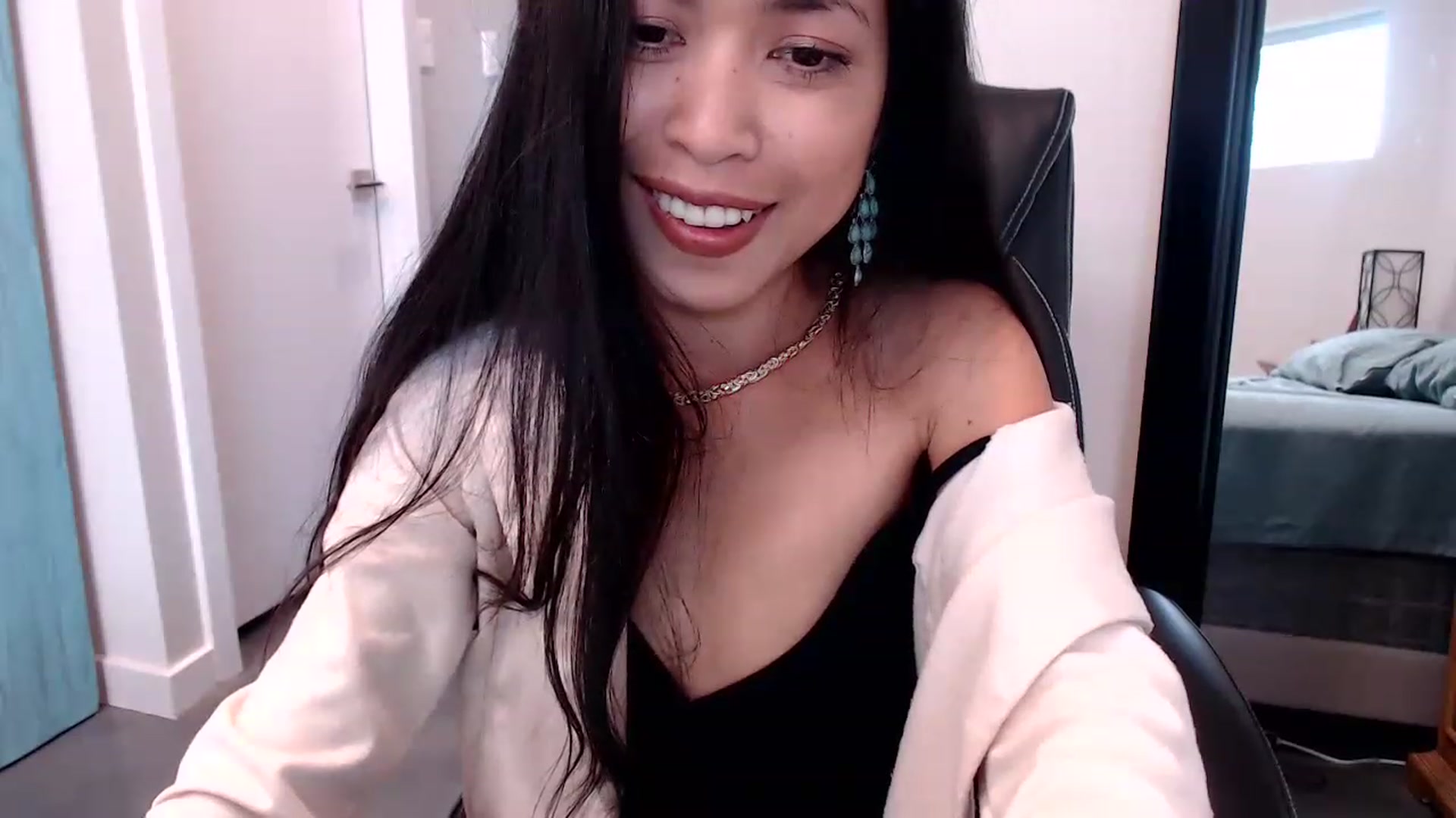 Gallery image thumbnail from Lil__bit's myfreecams stream on, 04/06/2023, 20:05 image 18 of 20