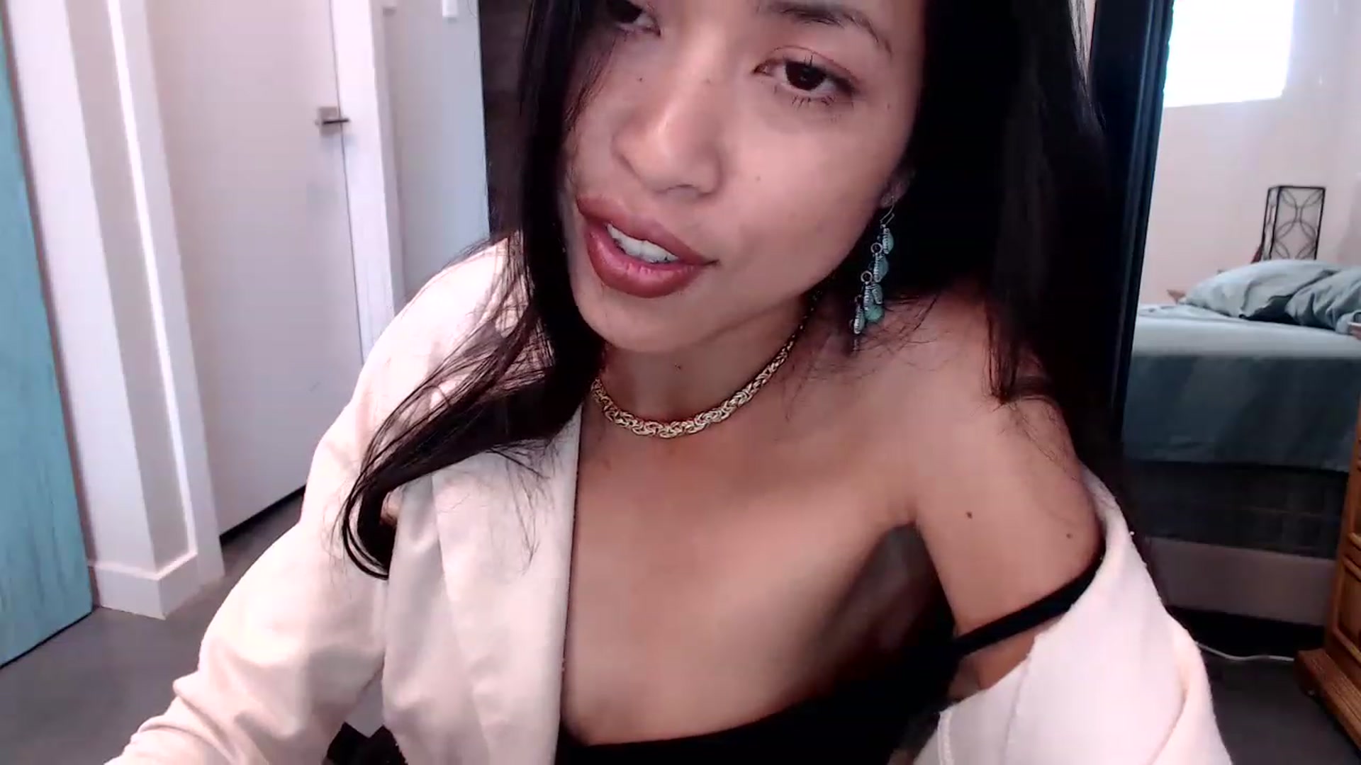 Gallery image thumbnail from Lil__bit's myfreecams stream on, 04/06/2023, 20:05 image 16 of 20