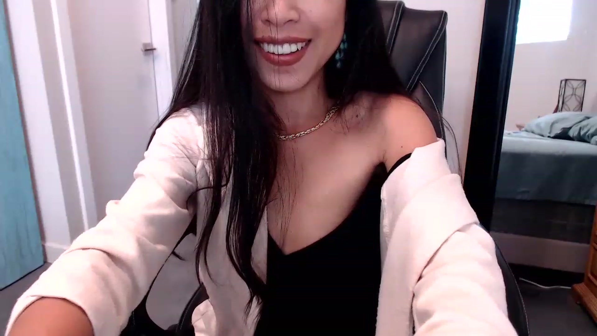 Gallery image thumbnail from Lil__bit's myfreecams stream on, 04/06/2023, 20:05 image 17 of 20