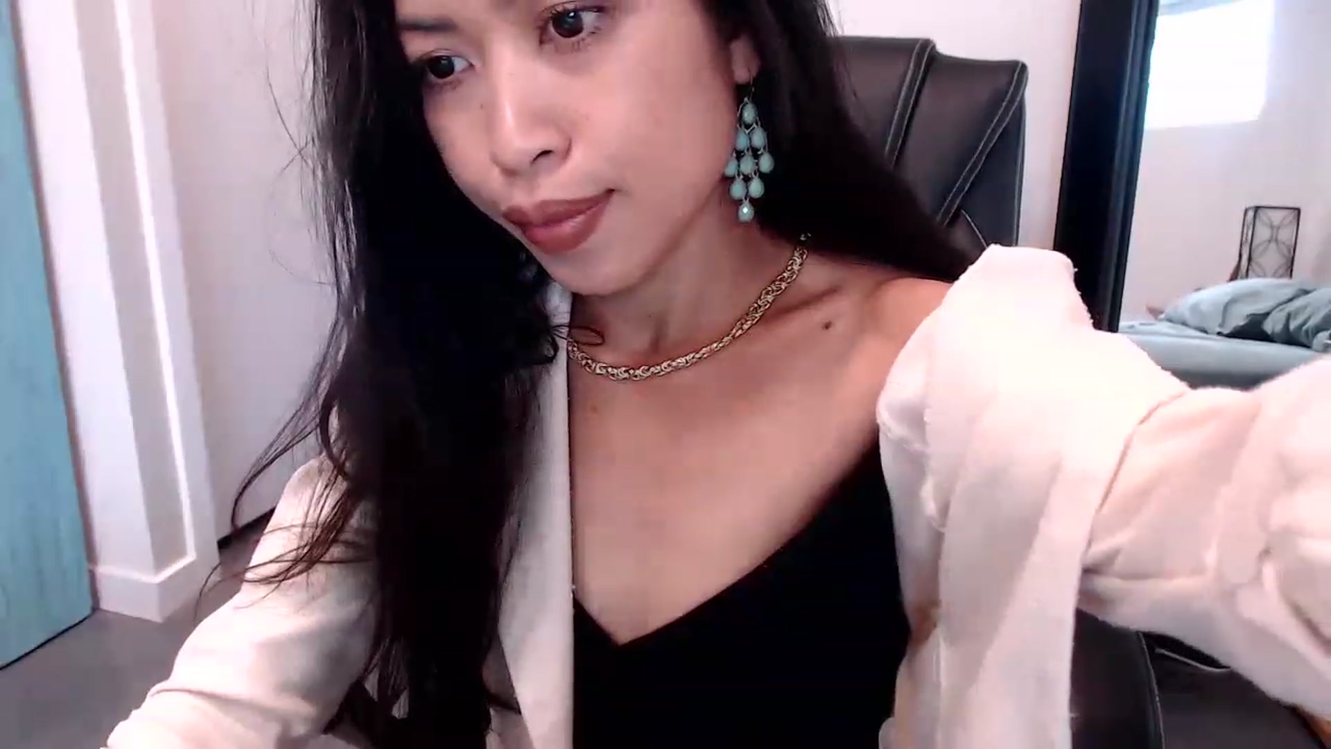 Gallery image thumbnail from Lil__bit's myfreecams stream on, 04/06/2023, 20:05 image 13 of 20