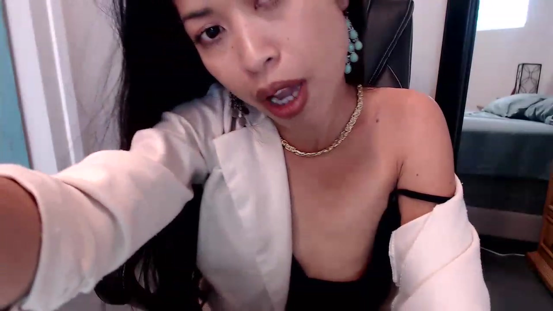 Gallery image thumbnail from Lil__bit's myfreecams stream on, 04/06/2023, 20:05 image 15 of 20