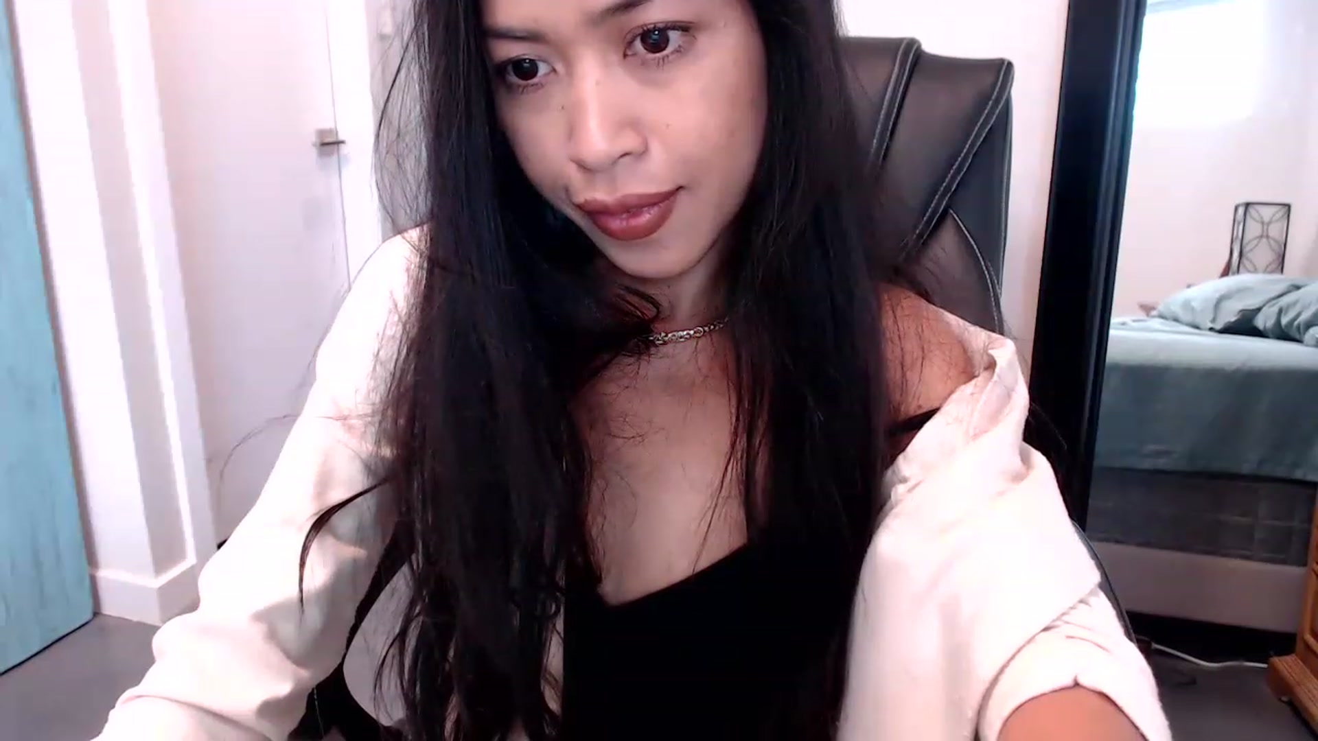 Gallery image thumbnail from Lil__bit's myfreecams stream on, 04/06/2023, 20:05 image 19 of 20