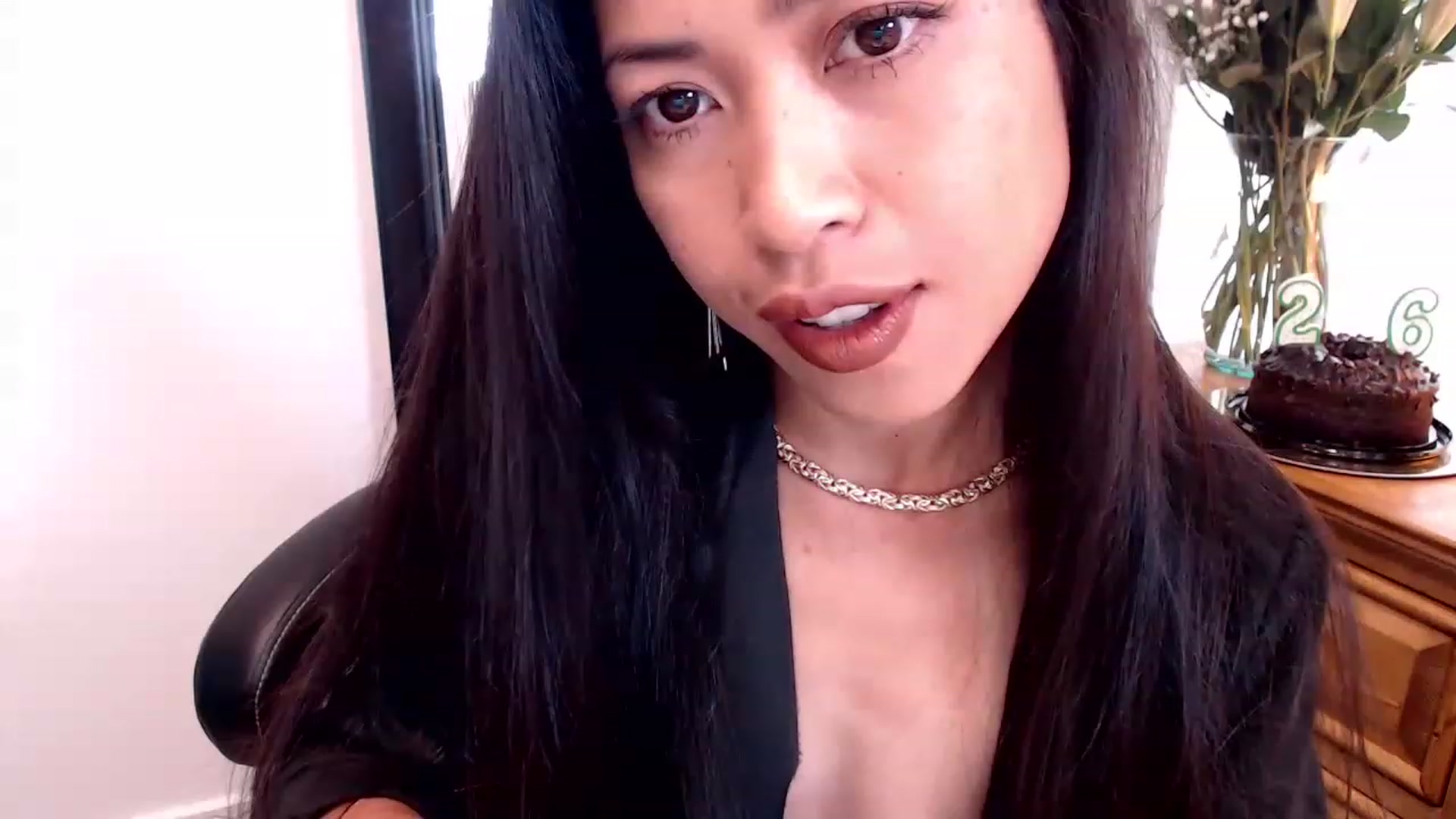Gallery image thumbnail from Lil__bit's myfreecams stream on, 04/25/2023, 16:00 image 17 of 20