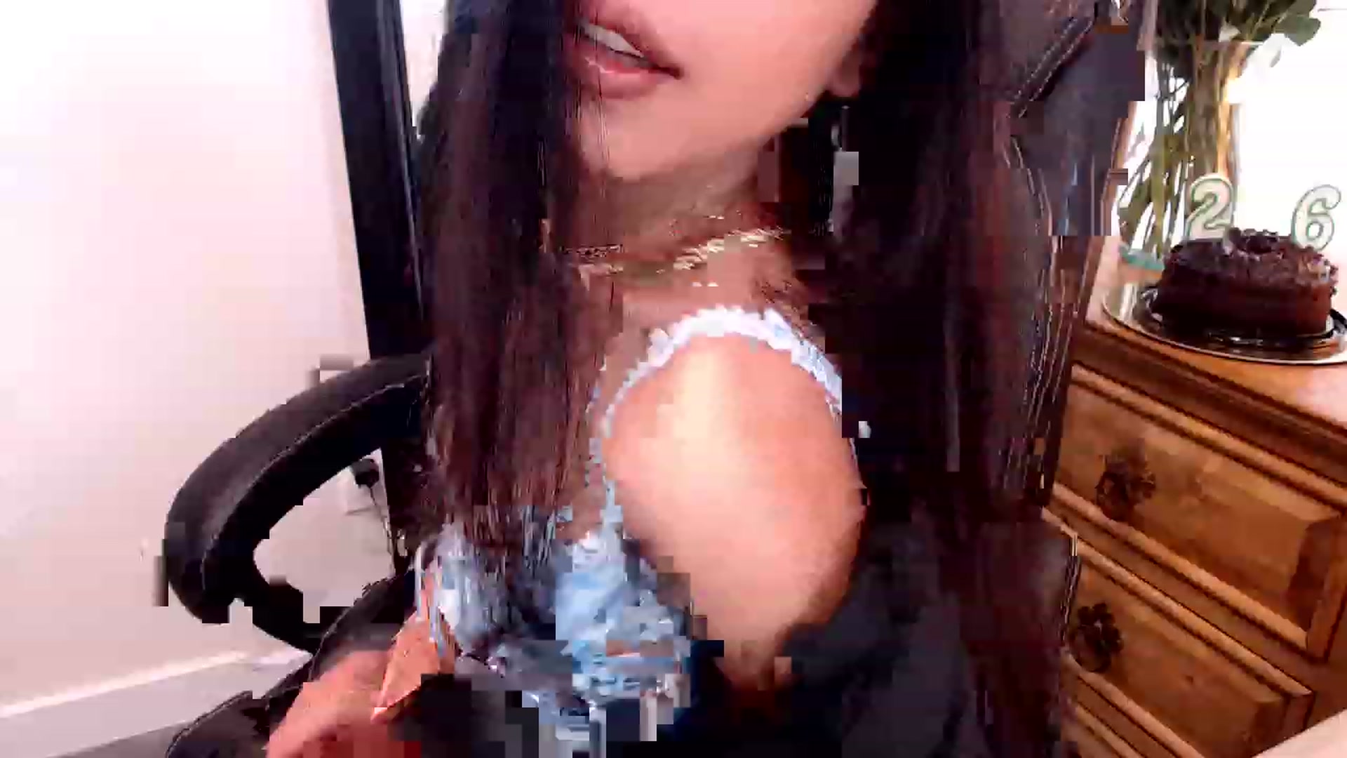 Gallery image thumbnail from Lil__bit's myfreecams stream on, 04/25/2023, 16:00 image 19 of 20