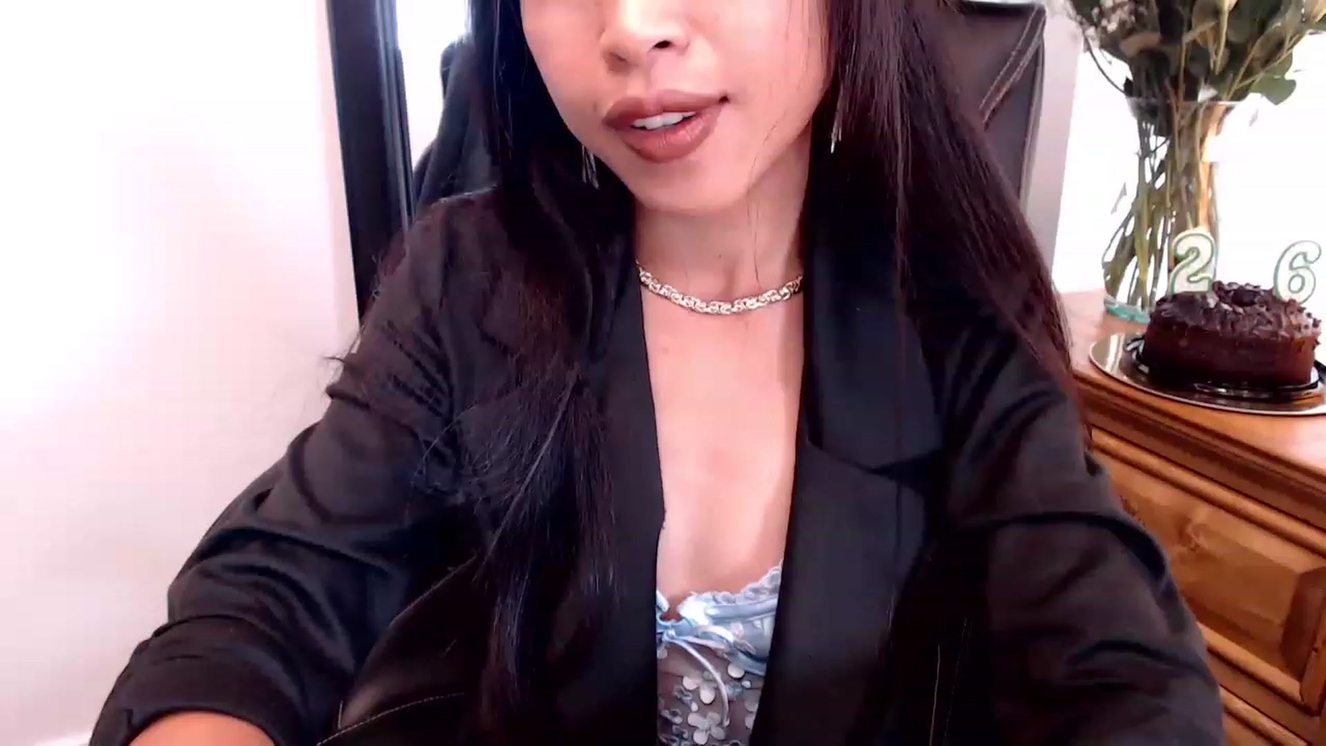 Gallery image thumbnail from Lil__bit's myfreecams stream on, 04/25/2023, 16:00 image 16 of 20