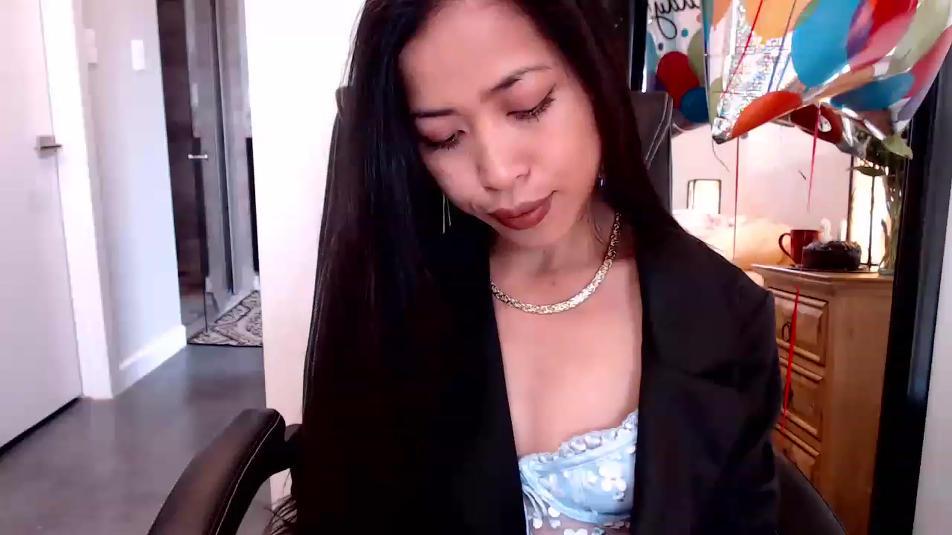 Gallery image thumbnail from Lil__bit's myfreecams stream on, 04/25/2023, 16:00 image 2 of 20