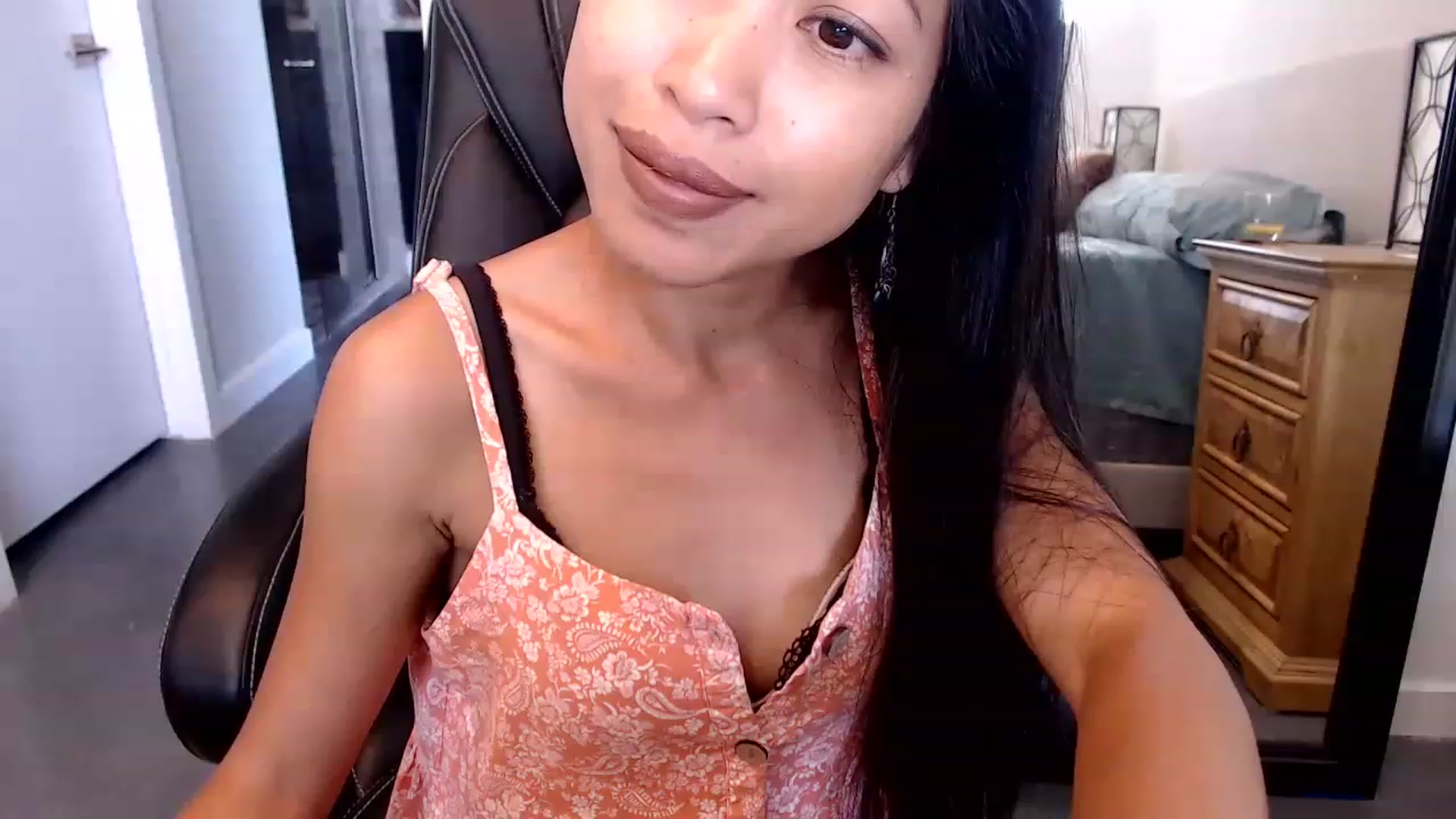 Gallery image thumbnail from Lil__bit's myfreecams stream on, 06/27/2023, 15:57 image 17 of 20