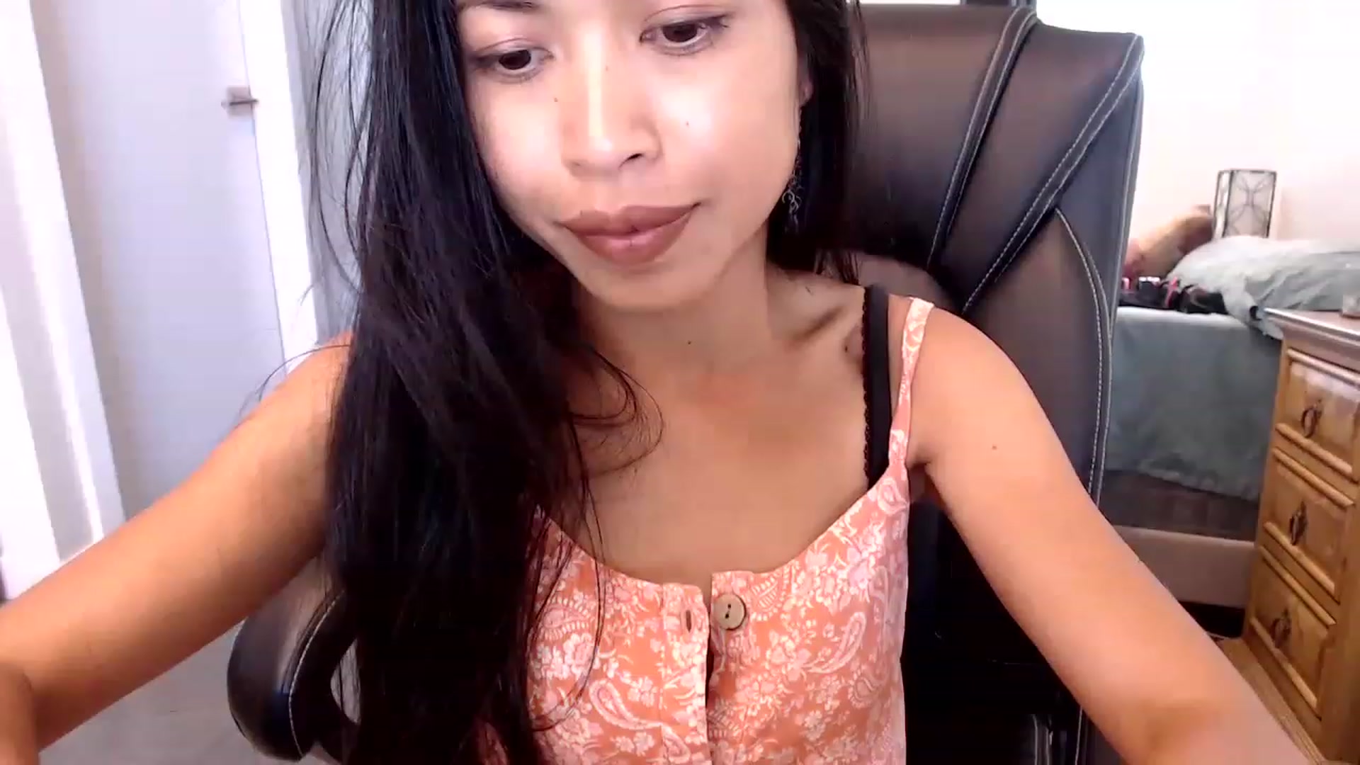 Gallery image thumbnail from Lil__bit's myfreecams stream on, 06/27/2023, 18:45 image 19 of 20